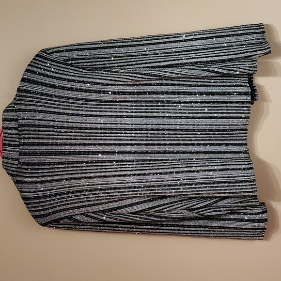 Helene Blake metallic 2 piece top set - Picture 6 of 7